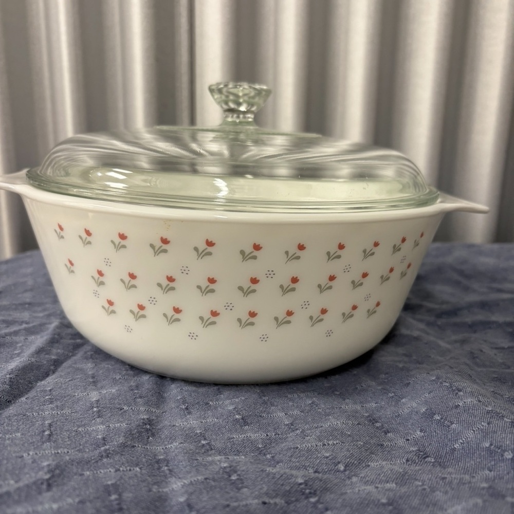 PYREX Casserole Dish With Tulip Design.